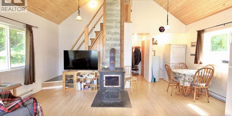 1514 BURGESS AVENUE Masset Photo 8