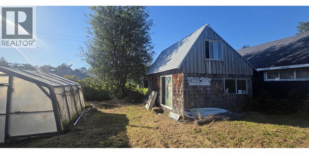 1567 DELKATLA STREET Masset Photo 3