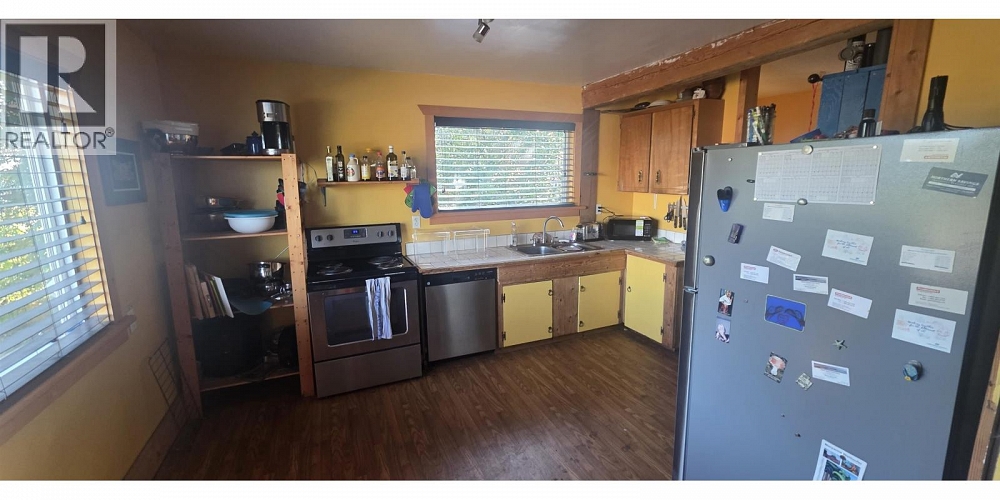 1567 DELKATLA STREET Masset Photo 5