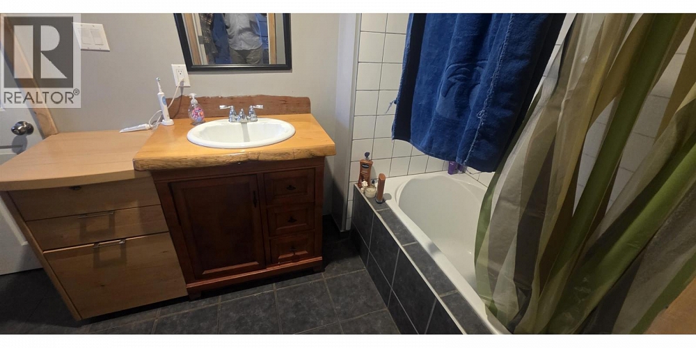 1567 DELKATLA STREET Masset Photo 8