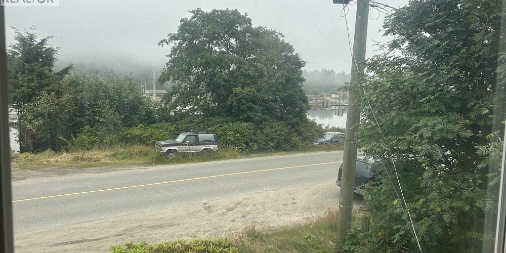 1567 DELKATLA STREET Masset Photo 9