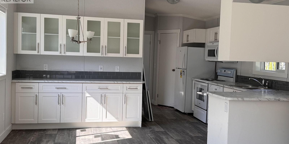 4693 BEAVER CRESCENT Terrace Photo 3