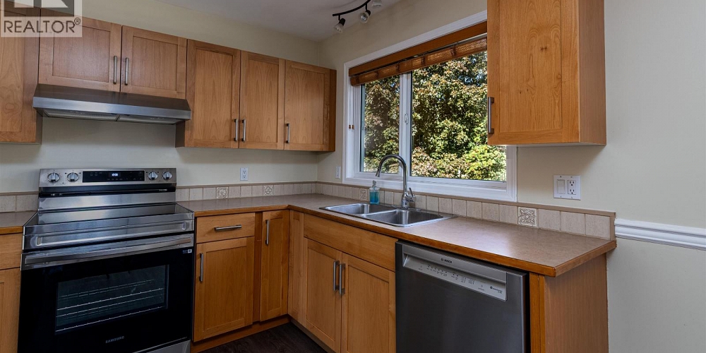 4732 BOLTON AVENUE Terrace Photo 2