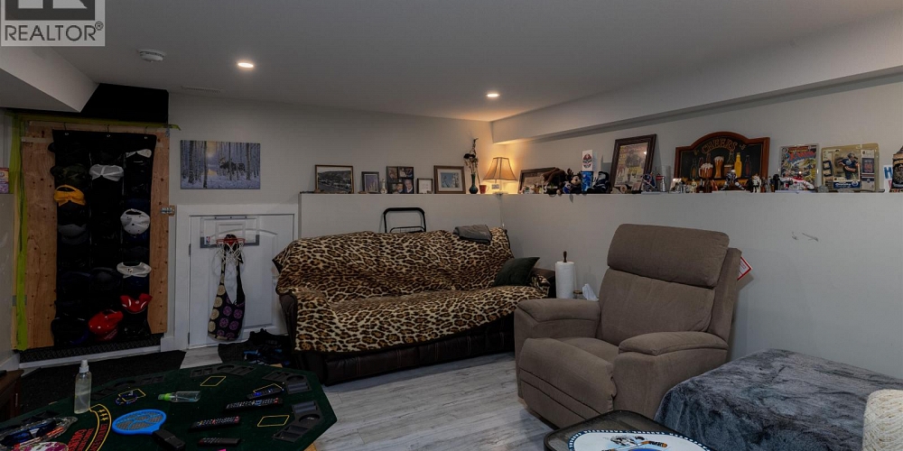 4427 GREIG AVENUE Terrace Photo 11