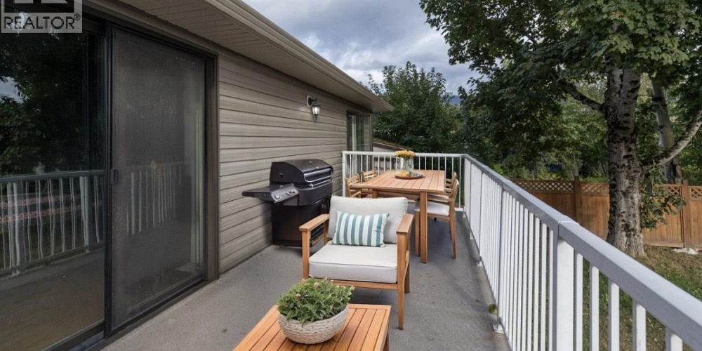 4427 GREIG AVENUE Terrace Photo 15