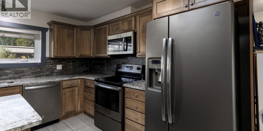 4427 GREIG AVENUE Terrace Photo 4