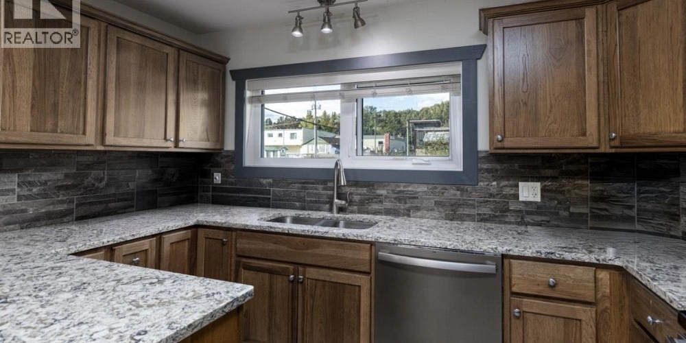 4427 GREIG AVENUE Terrace Photo 5