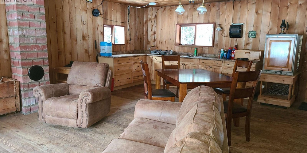 19829 16 HIGHWAY Terrace Photo 2