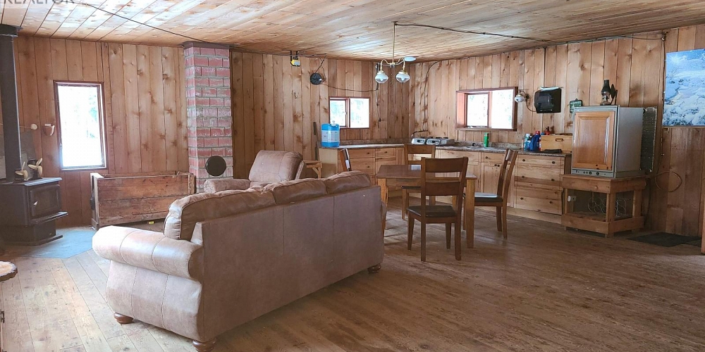 19829 16 HIGHWAY Terrace Photo 6