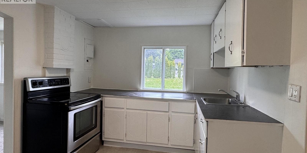 4733 TUCK AVENUE Terrace Photo 2