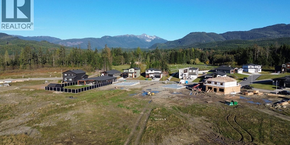 235 WAKITA STREET Kitimat Photo 3