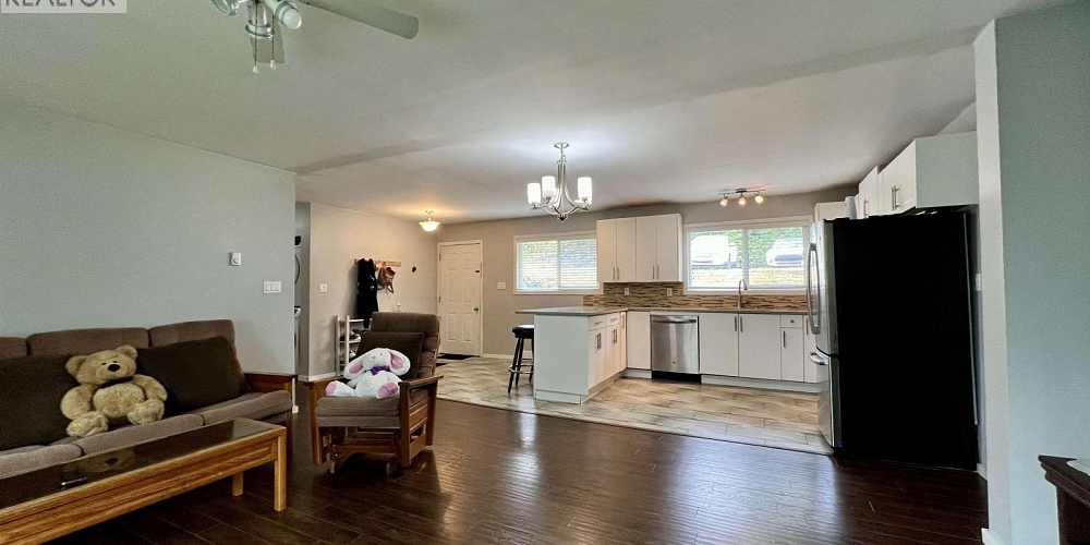 897-899 SUMMIT AVENUE Prince Rupert Photo 3