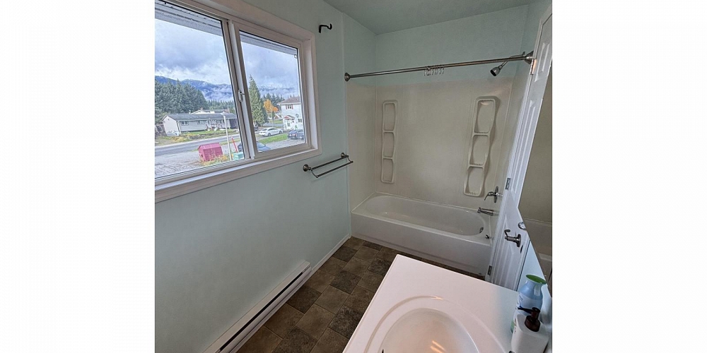 1335 TWEEDSMUIR AVENUE Kitimat Photo 7