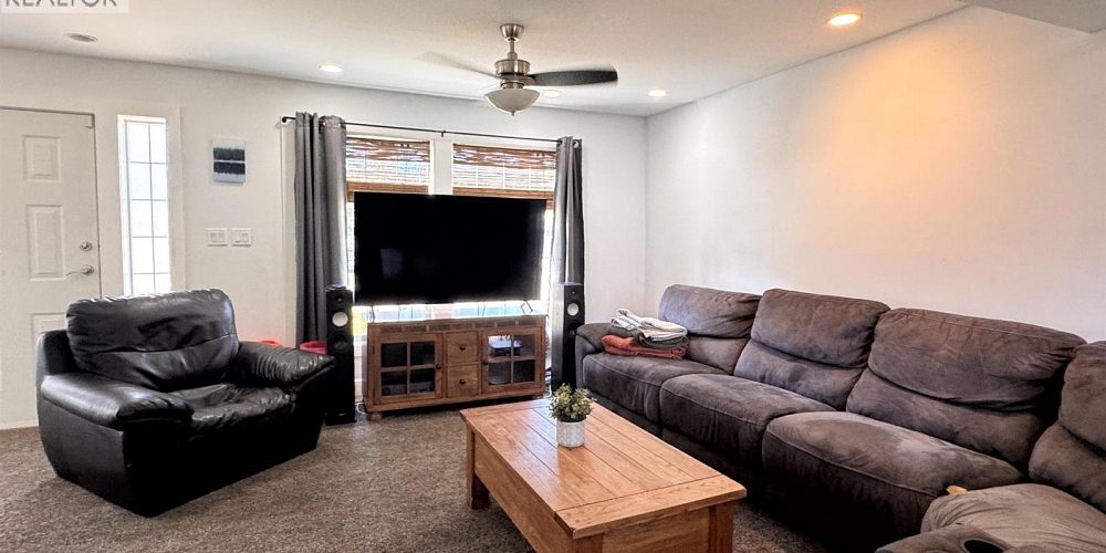 2630 CLARK STREET Terrace Photo 17