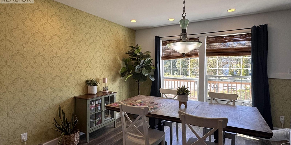 2630 CLARK STREET Terrace Photo 9