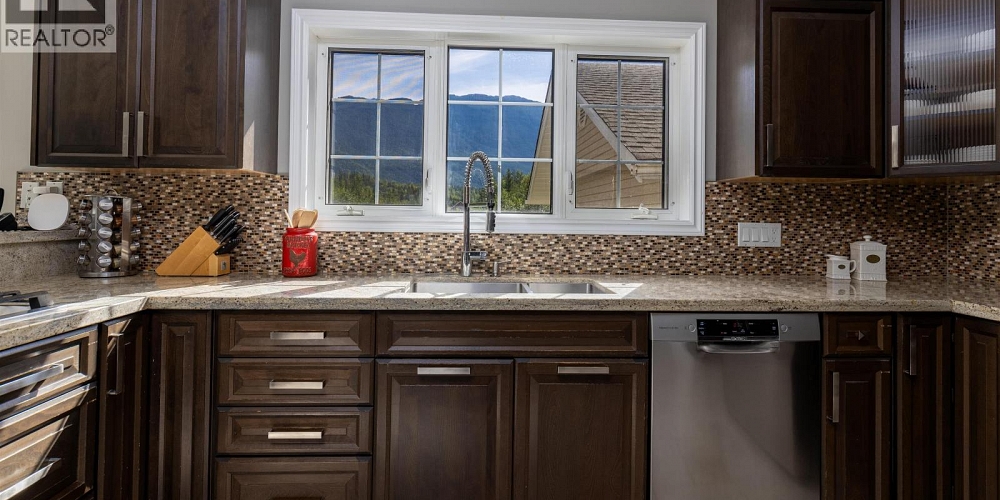 1920 LAUREL STREET Terrace Photo 3