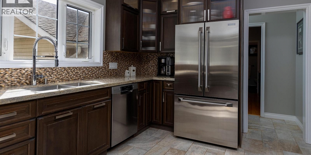 1920 LAUREL STREET Terrace Photo 5