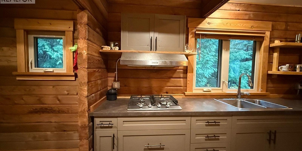 16398 16 HIGHWAY Terrace Photo 12