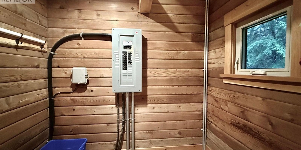 16398 16 HIGHWAY Terrace Photo 15