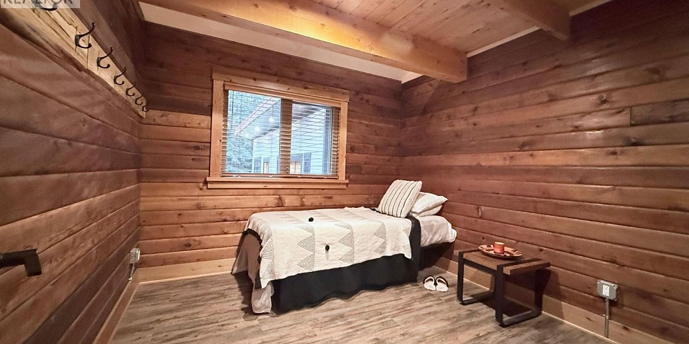 16398 16 HIGHWAY Terrace Photo 16