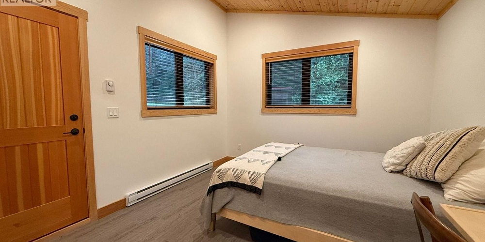 16398 16 HIGHWAY Terrace Photo 24