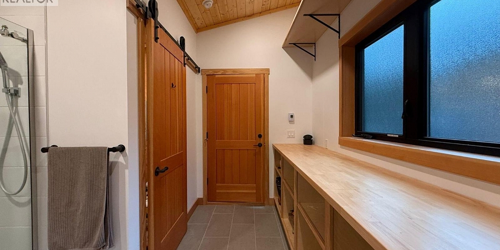 16398 16 HIGHWAY Terrace Photo 29