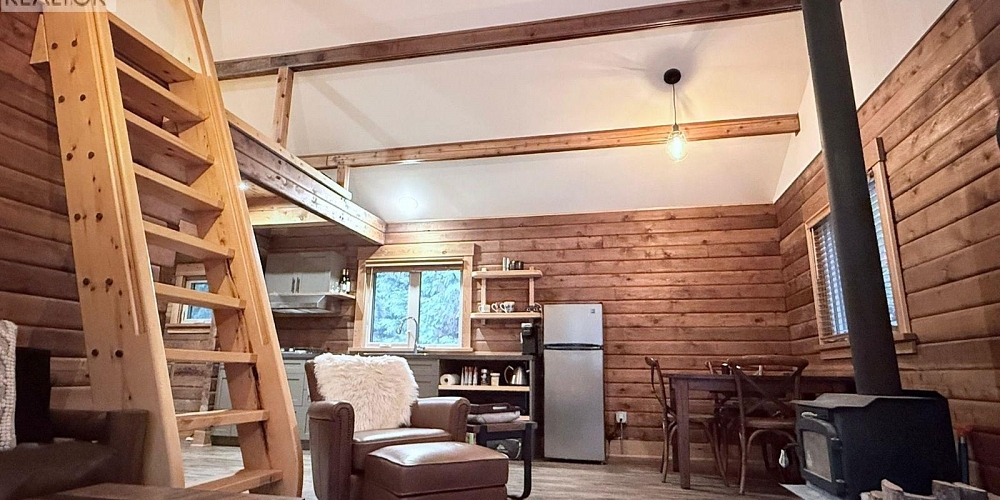 16398 16 HIGHWAY Terrace Photo 9