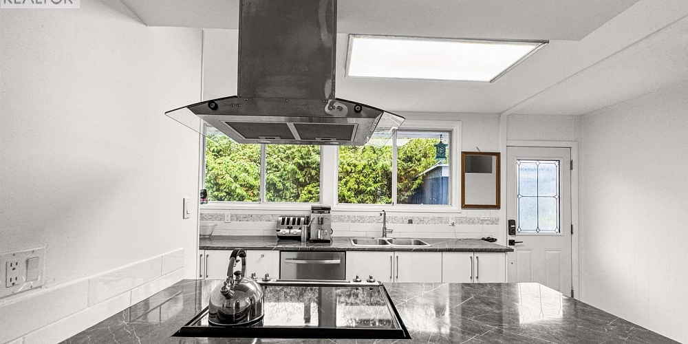 87 SWALLOW STREET Kitimat Photo 5