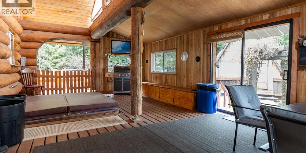 3981 DOBBIE STREET Terrace Photo 17