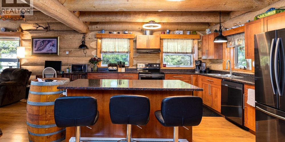 3981 DOBBIE STREET Terrace Photo 4