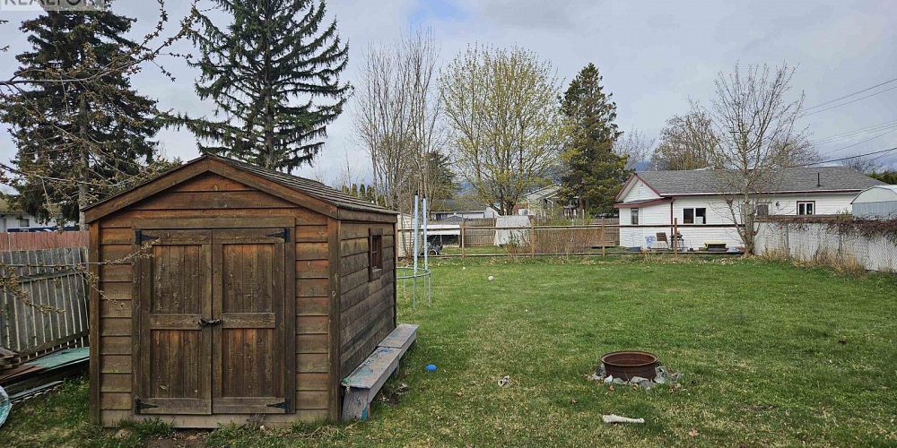 3515 KALUM STREET Terrace Photo 11