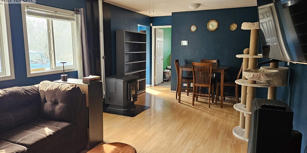 3515 KALUM STREET Terrace Photo 2