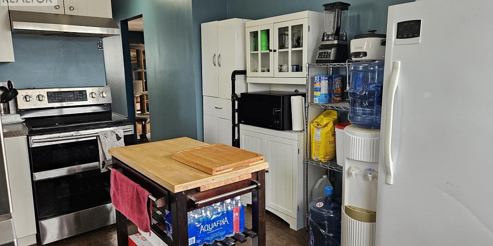 3515 KALUM STREET Terrace Photo 6