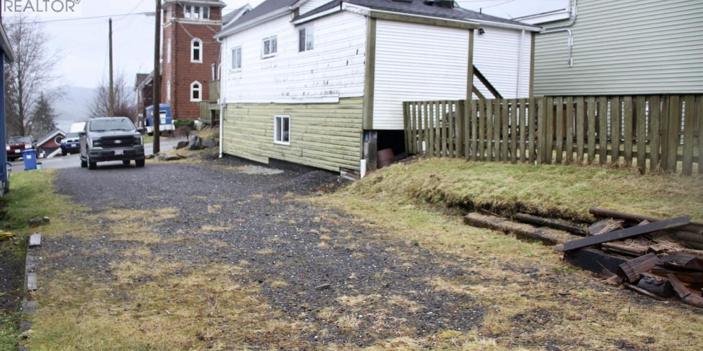 224 E 4TH AVENUE Prince Rupert Photo 3