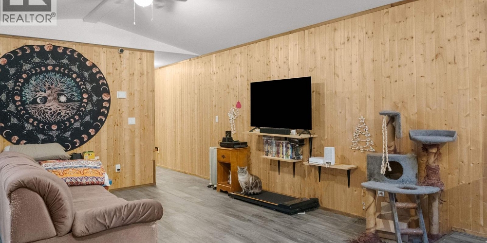 48 584 COLUMBIA AVENUE Kitimat Photo 2