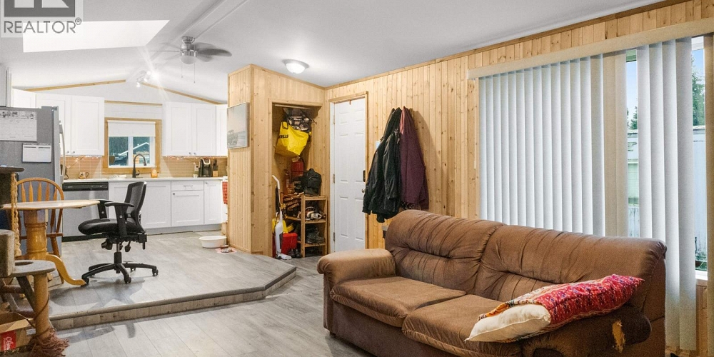 48 584 COLUMBIA AVENUE Kitimat Photo 3