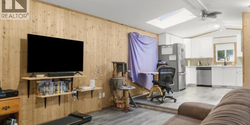 48 584 COLUMBIA AVENUE Kitimat Photo 4