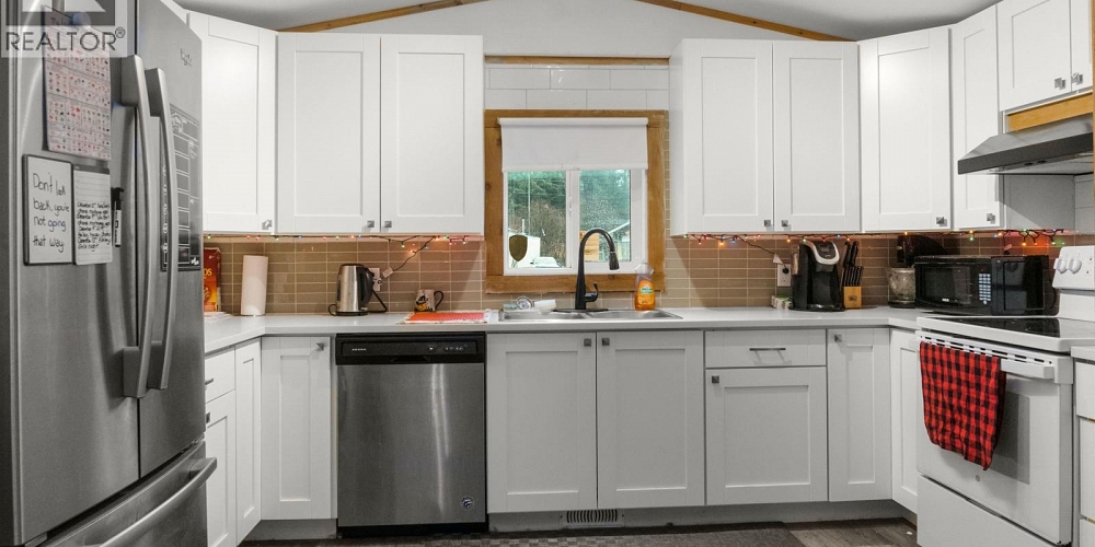 48 584 COLUMBIA AVENUE Kitimat Photo 9