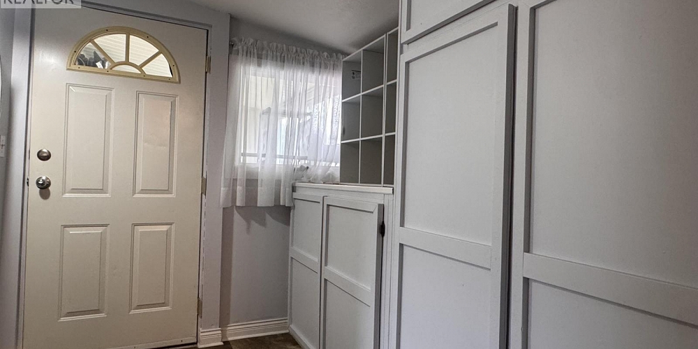 1 3889 MULLER AVENUE Terrace Photo 2