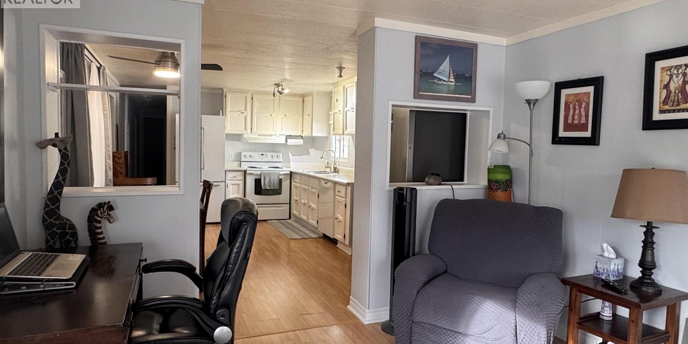 1 3889 MULLER AVENUE Terrace Photo 4