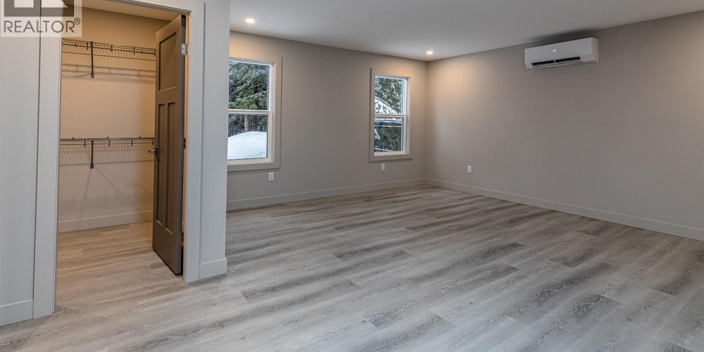 2 4007 BENNER STREET Terrace Photo 16