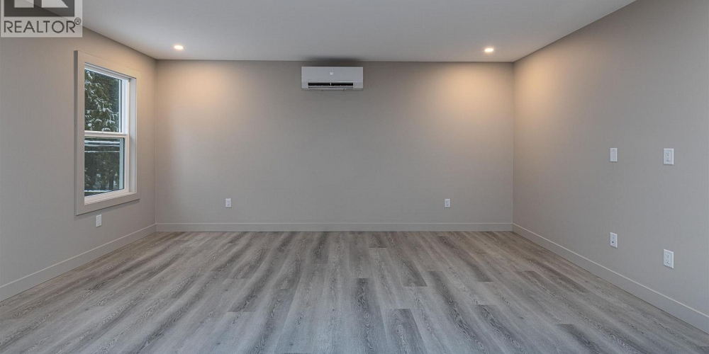 2 4007 BENNER STREET Terrace Photo 17