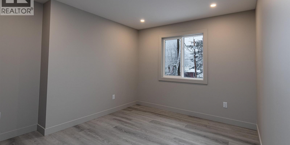 2 4007 BENNER STREET Terrace Photo 20