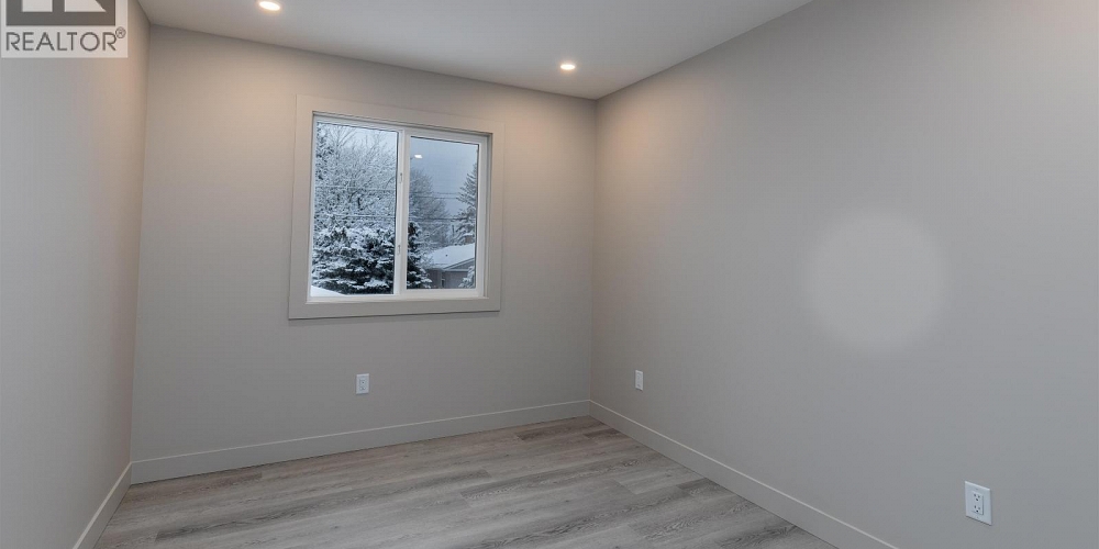 2 4007 BENNER STREET Terrace Photo 21