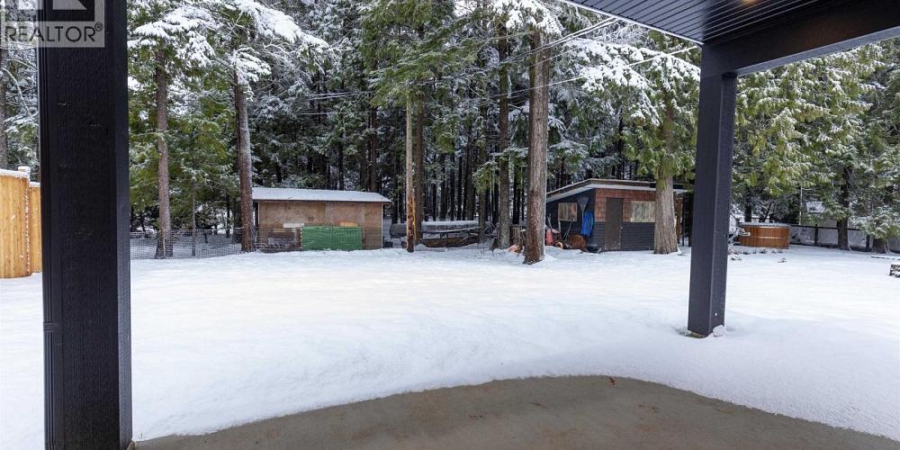 2 4007 BENNER STREET Terrace Photo 23