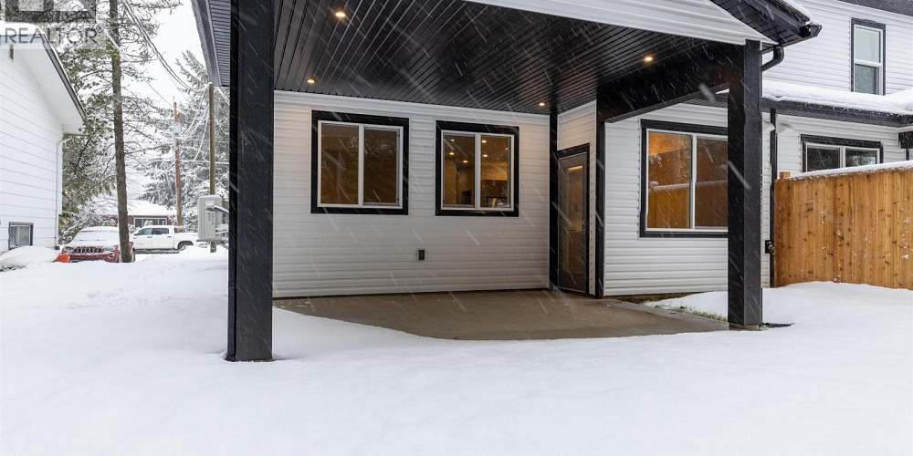 2 4007 BENNER STREET Terrace Photo 26