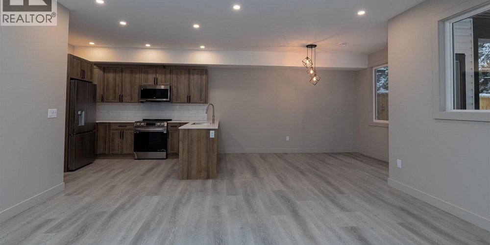 2 4007 BENNER STREET Terrace Photo 5