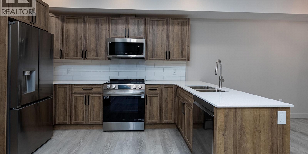 2 4007 BENNER STREET Terrace Photo 6