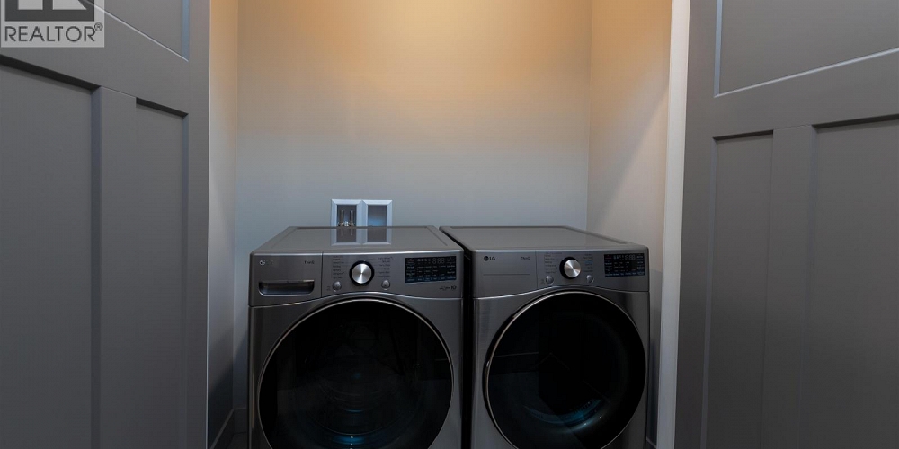 2 4007 BENNER STREET Terrace Photo 9