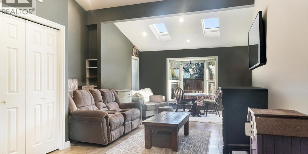 46 CHARLES STREET Kitimat Photo 10